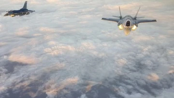  ABD Hava Kuvvetleri Hava Gösteri Filosu’na ait F-16 düştü: Pilot kendini uçaktan fırlatmayı başardı