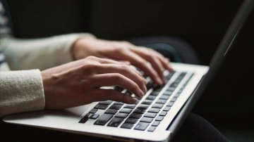 Apple'ı sarsan şok! Yapay zeka liderini 'süper zeka'ya kaptırdı