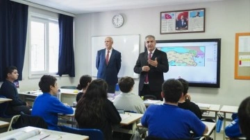 Baba, oğul, kız ve gelini aynı okulda öğretmenlik yapıyor