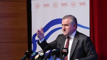 Bakan Bak'tan şampiyon Galatasaray'a tebrik