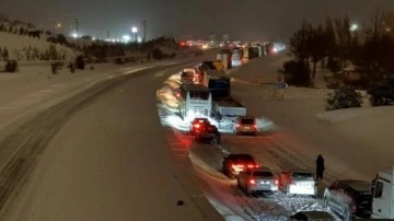 Bakanlıktan yoğun kar yağışı uyarısı: Zorunlu olmadık&ccedil;a yola &ccedil;ıkmayın!