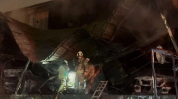 Başakşehir&rsquo;deki sanayi sitesinde yangın: T&uuml;m iş yeri alev alev