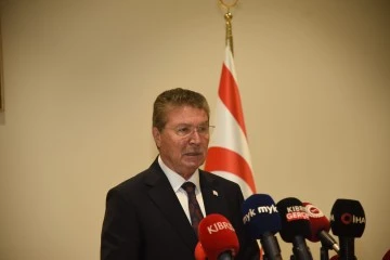  Başbakan &Uuml;stel: "Bizim g&ouml;r&uuml;ş&uuml;m&uuml;z net. &Ccedil;&ouml;z&uuml;m egemen eşit iki devletten ge&ccedil;er&rdquo;