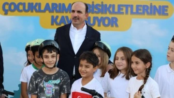 Başkan Altay, 40 gün sabah namazına giderek bisiklet kazanan çocuklarla buluştu