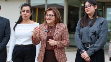 Başkan Şahin&rsquo;den &uuml;niversite &ouml;ğrencilerine yeni m&uuml;jde