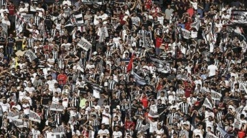 Beşiktaş trib&uuml;nlerinde 'İstifa' sesleri!