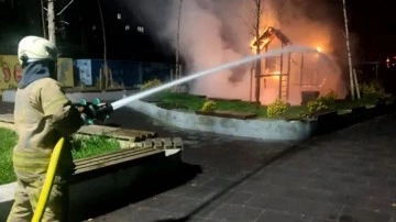 Beylikd&uuml;z&uuml;'nde &ccedil;ocuk parkı ateşe verildi