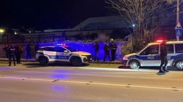 Bı&ccedil;aklayan 17, yaralanan 17 yaşında: Arkadaş kavgasında kan aktı!