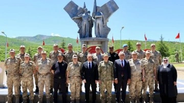 Bingöl'de 33 şehit asker anıldı