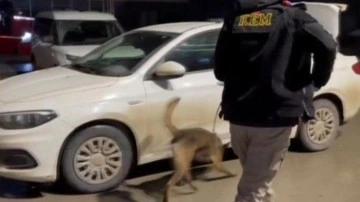 Binlerce uyuşturucu hap ele ge&ccedil;irildi: 3 kişi tutuklandı