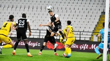 Birinci Lig ekibi iki araba dolusu adamı tek seferde transfer etti
