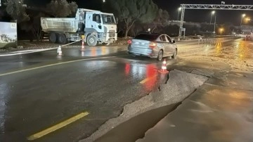 Bodrum'da su hattı patlaması sonucu asfalt &ccedil;&ouml;kt&uuml;