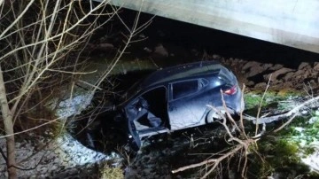 Bursa'da otomobil dereye d&uuml;şt&uuml;: 1 yaralı