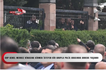 CHP Genel Merkez binasına girmek isteyen bir grupla polis arasında arbede yaşandı