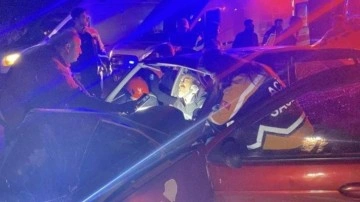 &Ccedil;orum'da iki otomobil &ccedil;arpıştı: 8 yaralı