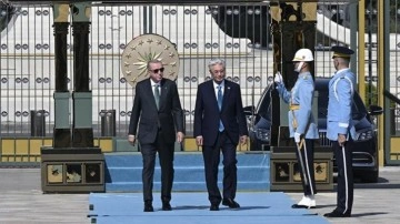 Cumhurbaşkanı Erdoğan, Kazakistan Cumhurbaşkanı Tokayev'i resmi törenle karşıladı