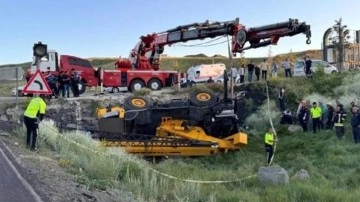 Devrilen vinçten atlayan operatör öldü