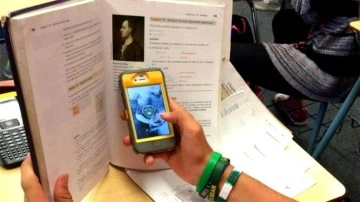 Devrim niteliğinde karar: Ortaokullarda cep telefonu kullanımını yasakladılar