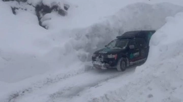 Diyabetli &ccedil;ocuk, kar yağışı ve &ccedil;ığ riskinin bulunduğu k&ouml;yden alınıp hastaneye ulaştırıldı