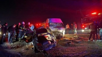 Diyarbakır’da 5 aracın karıştığı zincirleme kaza: 3 ölü, 7 yaralı