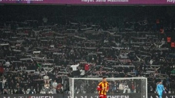 Dolmabah&ccedil;e'de 'Y&ouml;netim istifa' sesleri: Taraftarlardan transfer tepkisi