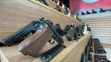 Durdurulan otomobilden çıktı! Tam 65 adet!