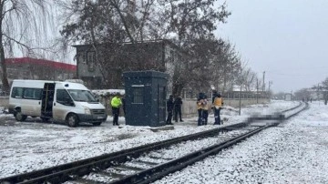 Elazığ'da feci kaza: Y&uuml;k treninin &ccedil;arptığı kişi &ouml;ld&uuml;