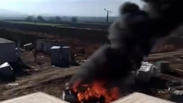 Elazığ&rsquo;da park halindeki ara&ccedil; alev alev yandı