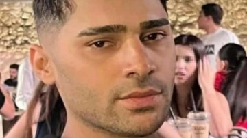 Emniyet şeridindeki kamyona arkadan &ccedil;arpan motosikletli, &ouml;ld&uuml;