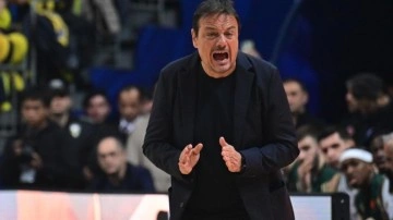 Ergin Ataman'dan Fenerbah&ccedil;e taraftarlarına olay tepki! "10 bin eğitimsiz taraftar"
