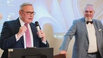 Eski Başbakan terörist ilan edildi