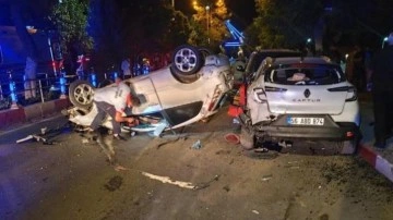 Feci kaza! Otomobil refüje, ardından da park halindeki araca çarptı!