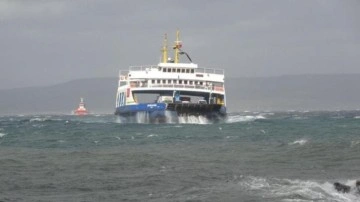 Feribot seferlerine fırtına engeli
