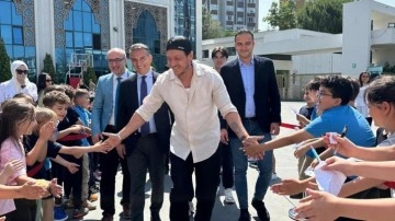 Galatasaray'da Mesut Özil sürprizi: Kameralar saha kenarına odaklandı