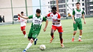Gol yağmuru değil kırmızı kart yağmuru! Amatör'de gergin maç