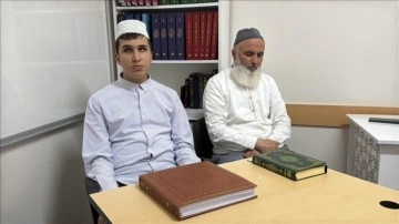 Görme engelli genç hafızlık sınavına hazırlanıyor