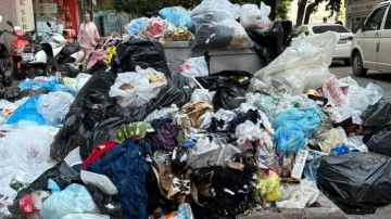 Grev olmasa bile İzmir aynı İzmir! Sokaklar çöp yığını oldu!
