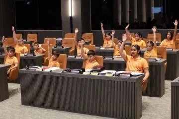 Güzelyurt Kurtuluş İlkokulu öğrencileri Meclis’te çocuk haklarına dikkat çekti… “Mutlu bir çocukluk barış dolu, güçlü ve mutlu bir geleceğin temeli”