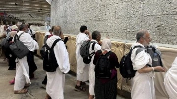 Hacılar, bayramın ikinci gününde de şeytan taşladı