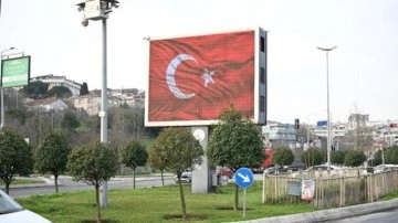 Hain provokasyona karşı ekranlar T&uuml;rk bayraklarıyla donatıldı