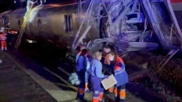 Hızlı trenler raydan &ccedil;ıktı: &Ccedil;ok sayıda &ouml;l&uuml; ve yaralı var