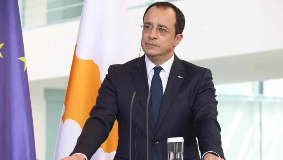 Hristodulidis üçlü görüşme öncesinde Miçotakis’le telefon görüşmesi yaptı