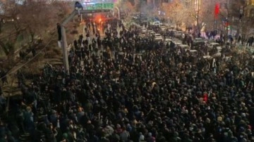 İran'da son durum! &Ouml;l&uuml; sayısı a&ccedil;ıklandı