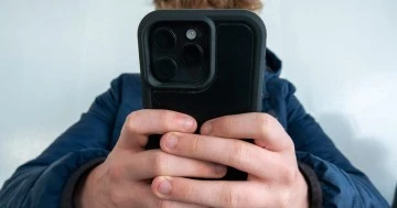 İspanya&rsquo;da 16 yaşın altına sosyal medya yasağı geliyor