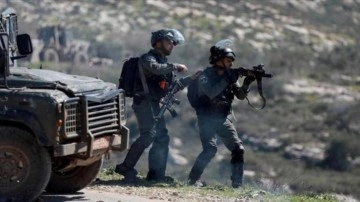 İsrail askerleri yaşlı bir Filistinliyi katledip cenazesini alıkoydu