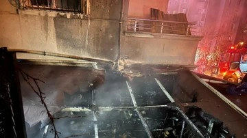 İstanbul'da iş yeri yangını! Patlamalar binayı alev topuna &ccedil;evirdi