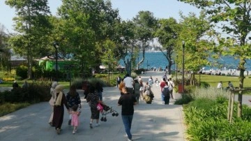 İstanbullular sahil ve parklarda vakit geçirdi