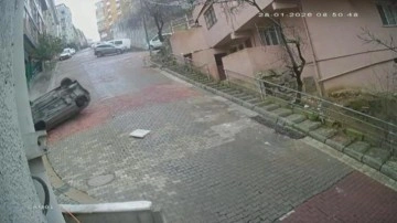 Kağıthane'de yokuş aşağı dehşet anları kamerada: Otomobil taklalar atarak durabildi