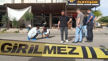 Kahvehane önünde uğradığı silahlı saldırıda öldü