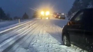 Karayolunda kar esareti; &ccedil;ok sayıda ara&ccedil; mahsur kaldı